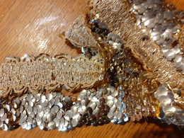 GALON RUBAN Paillettes Sequins 35 Mm Vieil Or COUTURE MERCERIE - Dentelles Et Tissus