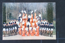► Groupe De  MAJORETTES  -   (18) LES AIX D'ANGILLON 1974 - Les Aix-d'Angillon