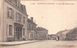 88-MARTIGNY-LES-BAINS- LA PLACE DE L'HÔTEL DE VILLE - Autres & Non Classés