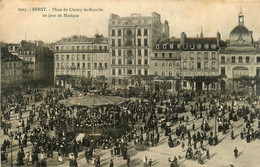 Brest * La Place Du Champ De Bataille Un Jour De Musique * Le Kiosque * Fête Locale - Brest