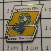 822 Pin's Pins / Beau Et Rare / THEME : ADMINISTRATIONS / AGENCE DE L'EAU ADOUR GARONNE Et L'agence Du Pastaga Alors ? - Administrations