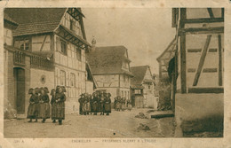 Fantaisie Folklore Costume Alsace Alsacienne Elsässerin Paysannes Allant à L'église Engwiller 2 Cartes - People