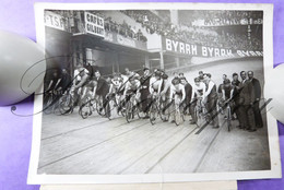 Cyclisme -Vel' D'Hiv. Prix Egg-Berthet 15 Equipes Sur 3 H. Le Départ  25/02/194 France Presse Pistard - Cyclisme