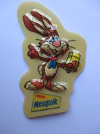 Publicité NESQUIK - LE LAPIN - Figurine / Magnet Autocollante En Relief - Neuf Pas Ouvert - 2 Photos - Magnets