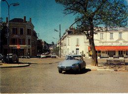 Cosne Sur Loire * Automobile Citroën CITROEN DS , Place De La Gare * Bar Restaurant Le SAINT CHRISTOPHE - Cosne Cours Sur Loire