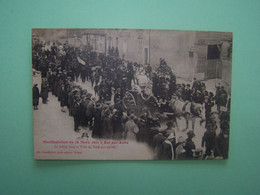 BAR-SUR-AUBE. AUBE. MANIFESTATION DU 28 MARS 1921. LE DEFILE DANS LA VILLE. PARTICIPANTS DE COUVIGNON AVEC PANCARTE. - Bar-sur-Aube