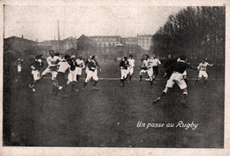 SPORT .... UNE PASSE AU RUGBY ..../ RARE - Rugby