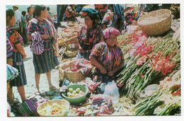 AK 047558 GUATEMALA - Un Aspecto De La Venta De Flores ... Frente A La Iglesia Católica De Chichicastenango - Guatemala