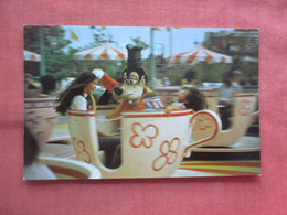 Goofy Goes For A Spin.  Mad Tea Party.   Disneyworld   Ref 5578 - Disneyworld