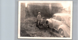 TRES BELLE  PHOTO / 4 CV ET MOBYLETTE / 1963 - Camions & Poids Lourds