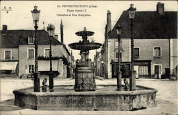 CPA Henrichemont Cher, Place Henri IV, Fontaine Et Rue Dauphine - Andere Gemeenten