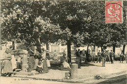 Clairac * La Place Du Temple , Vue Prise De L'ouest * Villageois - Autres & Non Classés