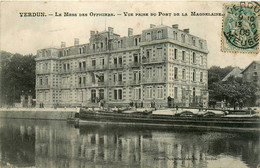 Verdun * Le Mess Des Sous Officiers * Vue Prise Du Port De La Magdelaine * Péniche Batellerie - Verdun