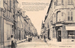 89-SENS- RUE DE LA REPUBLIQUE PRISE DANS LA DIRECTION NORD - Sens