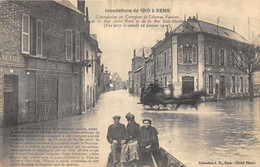 89-SENS-INONDATION DE 1910- AU CARREFOUR DE L'AVENUE VAUBAN DE LA RUE ST-BOND ET REU ST-MARTIN.. - Sens