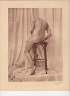 Gravure Nu Féminin Académique Femme Nue érotisme Risque Signé Au Crayon LARYEW 28 X 22 - Affiches