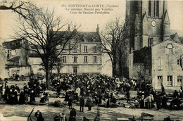 Fontenay Le Comte * Le Nouveau Marché Aux Volailles * Cour De L'ancien Presbytère * Marchands Foire - Fontenay Le Comte