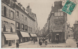 (58) NEVERS . La Rue Du Commerce (PUBS  Grand' Hôtel, Pharmacie Gaston Hay, L' Aurénol N°2  / Vêtement Au Printemps ) - Nevers