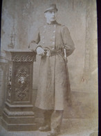 Photo CDV E. Chesnay à Dijon - Militaire, Soldat Du 27e D'infanterie, En Capote, Ceinturon Et Baionnette, Ca 1890 L594 - Old (before 1900)