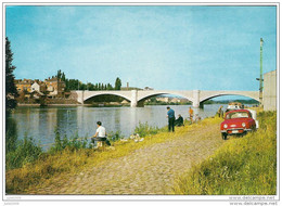 ANDENNE ..-- La Meuse . Pêcheur à La Ligne . OLDTIMER . RENAULT DAUPHINE . - Andenne