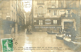 75 PARIS 6ème CARTE PHOTO LA GRANDE CRUE DE LA SEINE QUAI DES GRANDS AUGUSTINS ET RUE GIT LE COEUR SAUVETAGE - Inondations De 1910