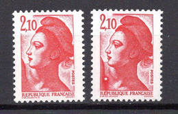 France 1984 2xN°2310 Couleurs Différentes Et Point Blanc Sur Trace Rouge Sur Le Cou (variété) 1 € - Unused Stamps