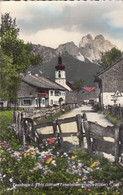 B984) TANNHEIM I. Tirol - TANNHEIMERGRUPPE - Straße Mit Bauernhof Ortsschild U. KIRCHE ältere AK 1959 - Tannheim