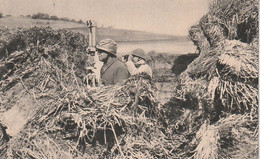AK Aux Manoeuvres - Observatoire D'Infanterie - Franz. Soldaten Mit Scherenfernrohr - Ca. 1920  (60214) - Humour
