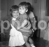 1965 ENFANT CHILDREN  LISBOA PORTUGAL ORIGINAL 60mm NEGATIVE SET NOT PHOTO FOTO LCAS205 - Non Classés