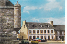 GUERLESQUIN - L'Hôtel Des Monts D'Arrée, Face à L'ancien Auditoire Du XVIIè Siècle - Guerlesquin