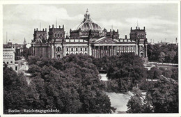 BERLIN - Reichstagsgebäude - Mitte