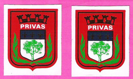 Lot 2 Ecussons Blason De Privas Ardèche En Autocollant Métallisé Sticker 4.5x5.5 Cm. - Oggetti 'Ricordo Di'