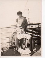 Photo Jeune Femme Sur Navire Vienna,Lloyd Triestino - Personnes Anonymes