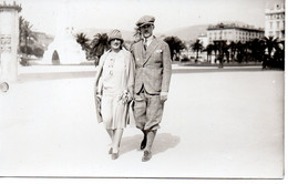 Carte Photo Couple En Villégiature, Années 20 - Personnes Anonymes