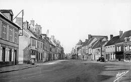 CHÂTEAUNEUF-en-THYMERAIS (Eure-et-Loir) - Place Saint-Clair - Châteauneuf