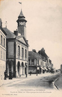 CHÂTEAUNEUF-en-THYMERAIS (Eure-et-Loir) - Façade De L'Hôtel De Ville Et Perspective De La Rue Grande - Châteauneuf