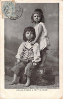 CPA Enfants - Grand Frère Et Petite Soeur - Oblitéré à St Amand Les Eaux En 1905 - Groepen Kinderen En Familie