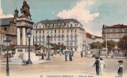 CPA Clermont Ferrand - Place De Jaude - Colorisé Et Animé - Clermont Ferrand