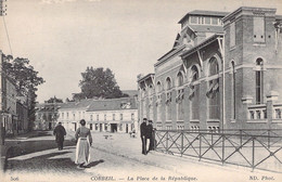 CPA Corbeil - La Place De La République - Animé - Corbeil Essonnes