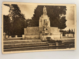 CPSM - 18 - VIERZON - Le Monument Aux Morts - Karcher Statuaire - Vierzon