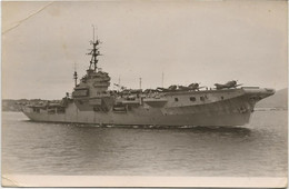 CARTE PHOTO - PORTE-AVIONS " ARROMANCHES " - ANNEE 1951 - Warships
