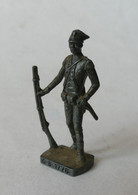 FIGURINE KINDER  METAL SOLDATS ANGLAIS 2 1770 SECOND LIEUTENANT (3) 80's Fer - KRIEGER GROBbRITANIEN (3) - Metal Figurines