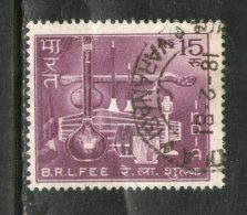 India Fiscal 1960's Rs.15 Radio Licence Fee Musical Instrument Revenue Stamp # 4061E Inde Indien - Timbres De Service