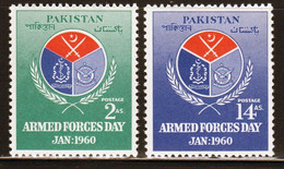 Pakistan 1960 Set Of Stamps Issued To Celebrate Armed Forces Day In Mounted Mint - Pakistan