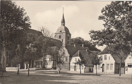 B1238) BURG Insel FEHMARN - Breite Straße Mit Museum Und Kirche - Alte S/W AK - Fehmarn