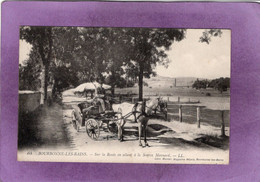 52  BOURBONNE LES BAINS  Sur La Route En Allant à La Source Maynard   Bel Attelage - Bourbonne Les Bains