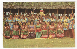 0CÉANIE - SAMOA - GROUPE DE DANSEURS - SAMOAN DANCE GROUP ASSEMBLED IN FRONT OF A SAMOAN FALE - Samoa