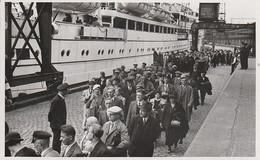 AK Foto Dampfer Oceana - Hamburg-Amerika-Linie - Passagiere Beim Einschiffen In Hamburg - 1935  (60304) - Steamers