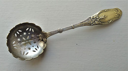 - Ancienne Cuillère Saupoudreuse - - Spoons