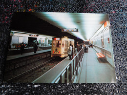 Bruxelles, Métro L2 "Arts-Loi"  (M6-2) - Métro